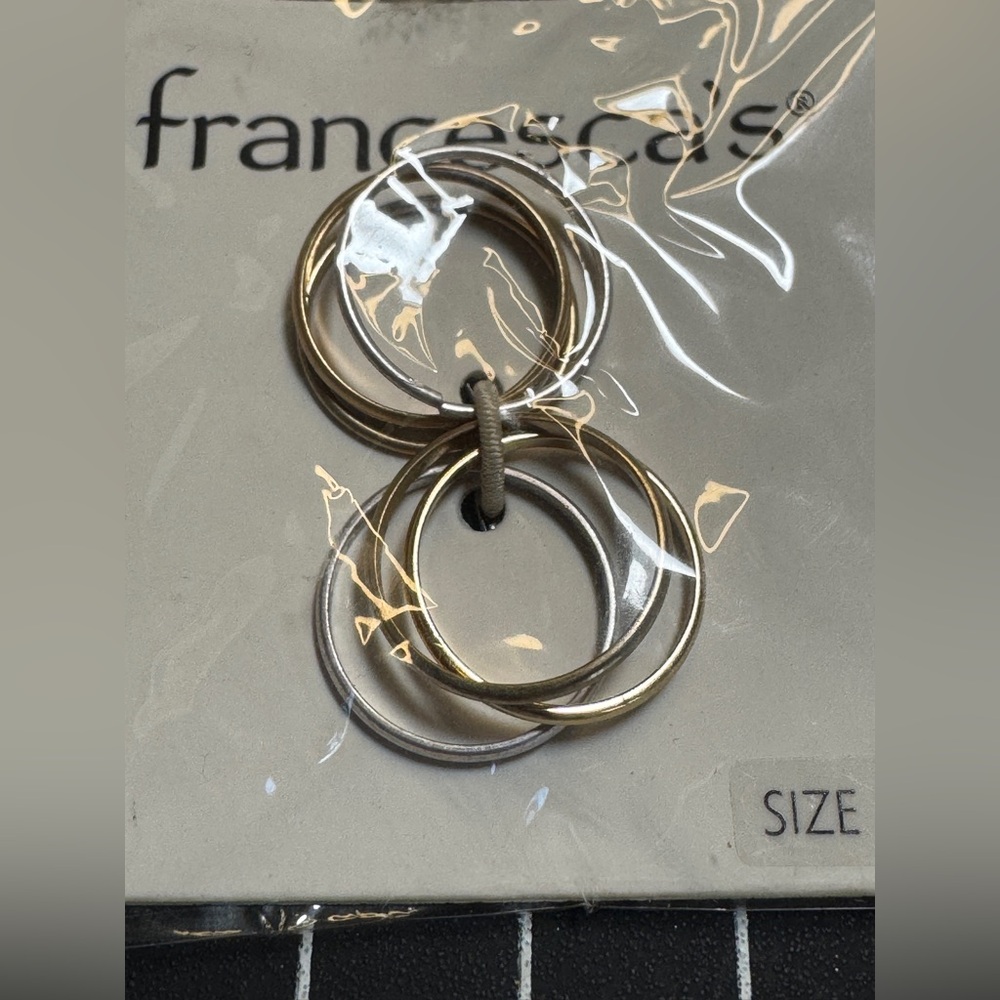 Francesca’s Multi Band Stacking Ring Set – Size 7 (Gold/Silver Mix)